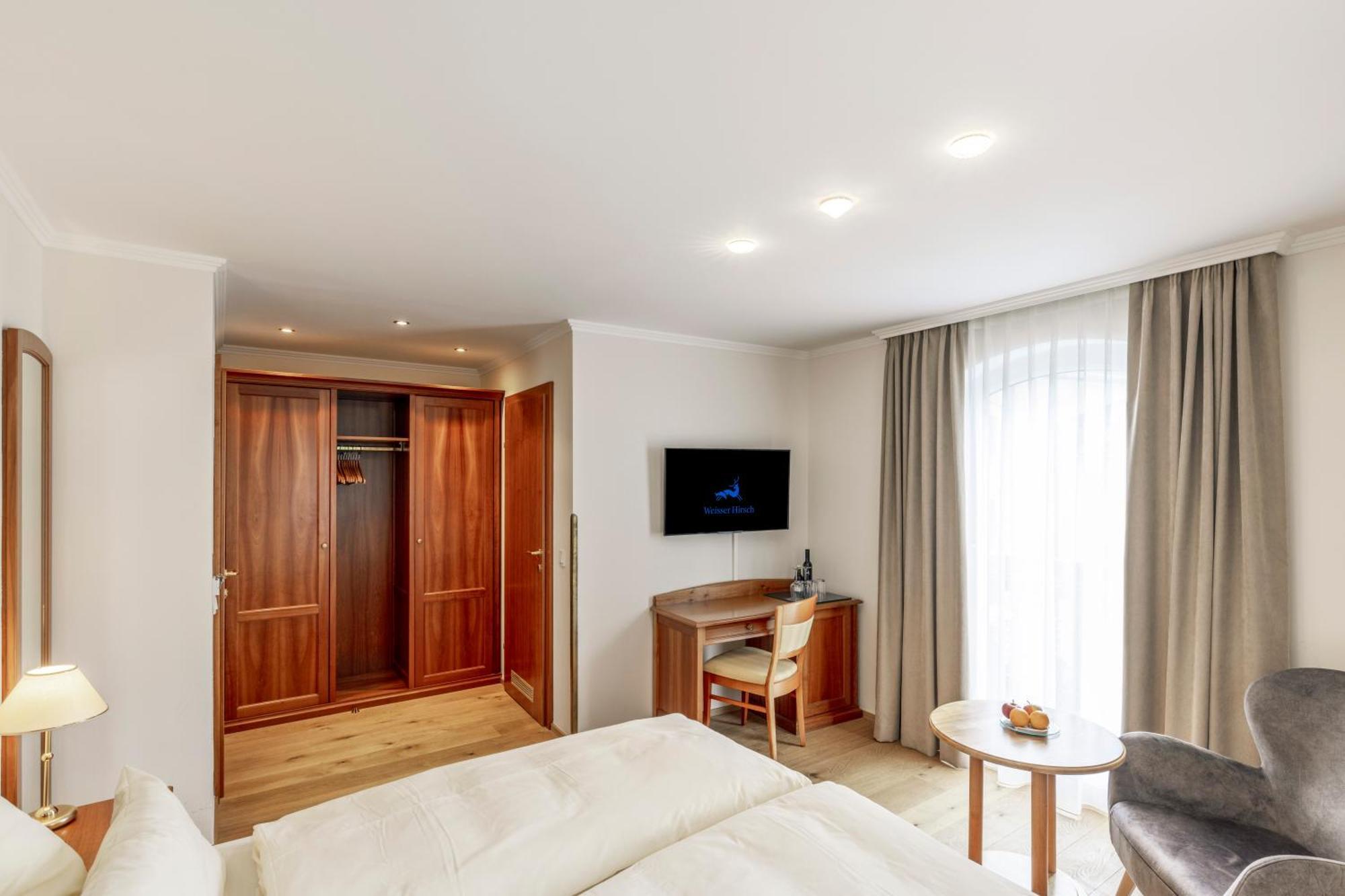 Hotel Weisser Hirsch Sankt Wolfgang im Salzkammergut Bagian luar foto