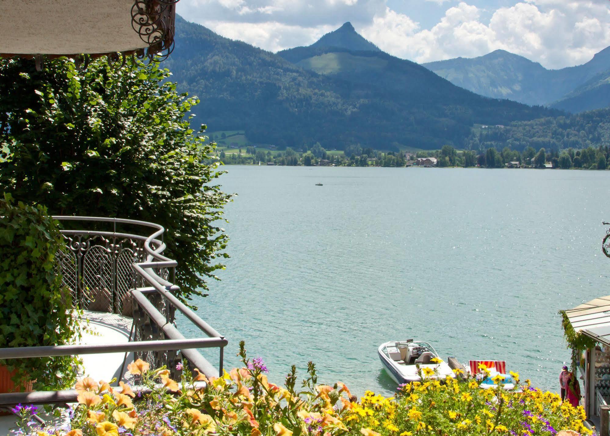 Hotel Weisser Hirsch Sankt Wolfgang im Salzkammergut Bagian luar foto