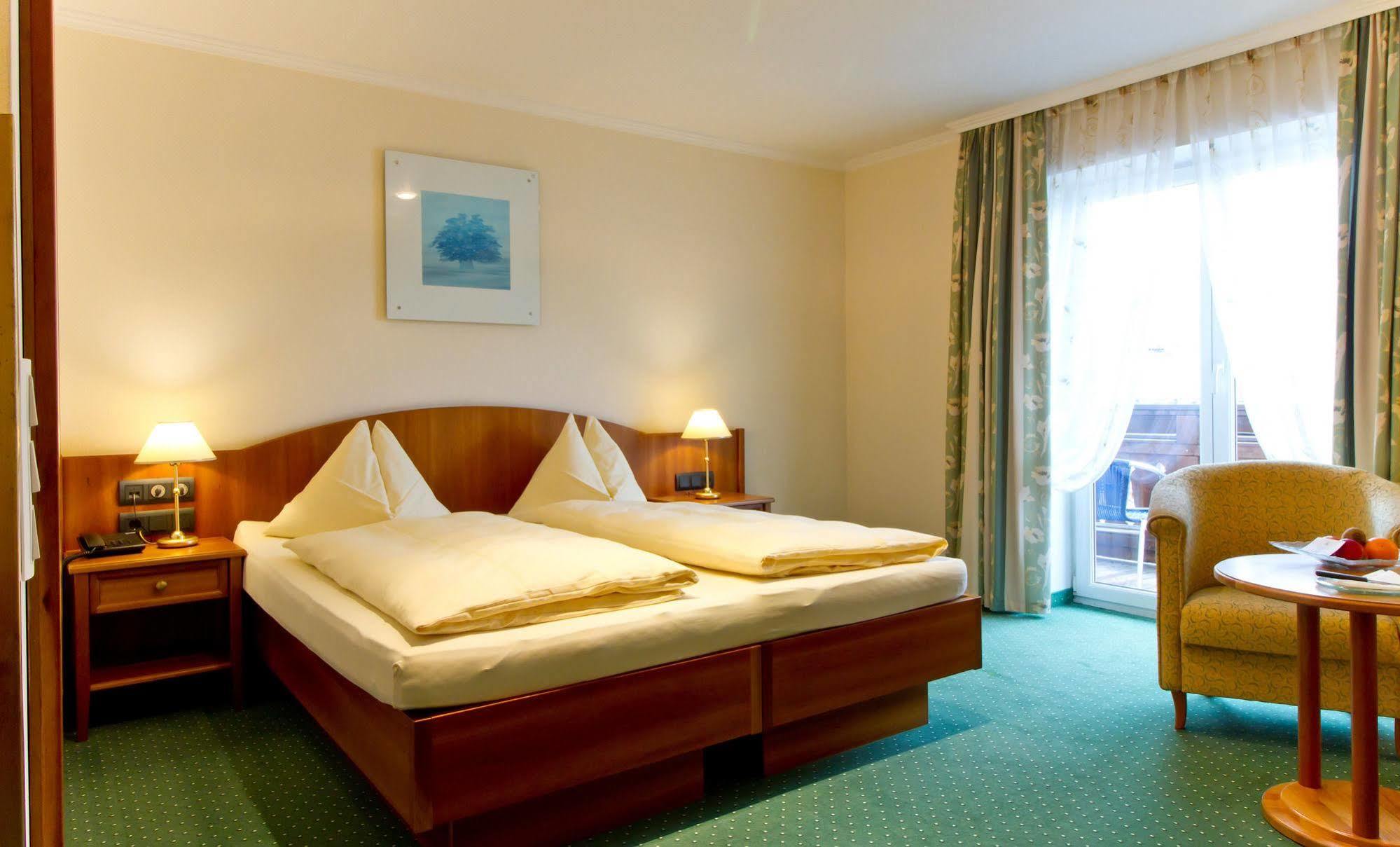 Hotel Weisser Hirsch Sankt Wolfgang im Salzkammergut Bagian luar foto